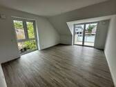Wohnraum mit Balkon - 