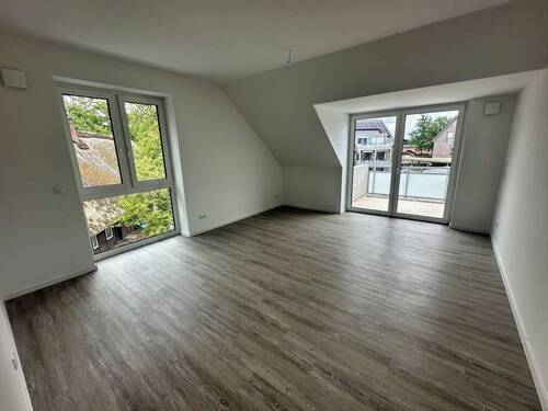 Wohnraum mit Balkon - 