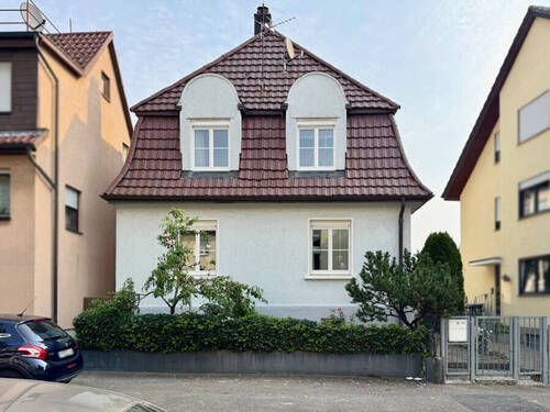 Vorderansicht 1 - 6 Zimmer Einfamilienhaus zum Kaufen in Stuttgart-Stammheim