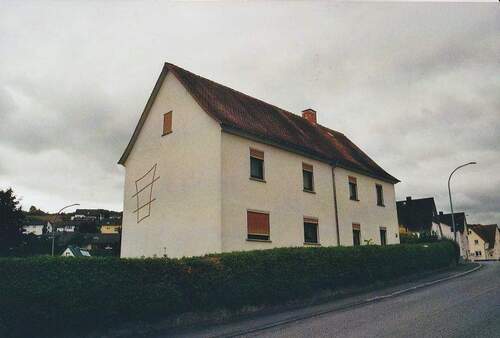 Ansicht von der Straße 2.jpg - 2 Familienwohnhaus in Ballersbach, Mittenaar