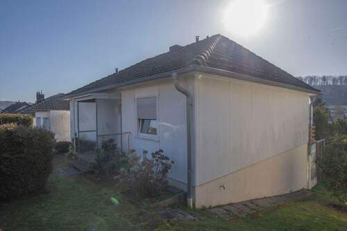 Seitenansicht - 3 Zimmer Einfamilienhaus in Weilrod