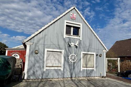 Frontansicht - 6 Zimmer Mehrfamilienhaus, Wohnhaus zum Kaufen in Lübeck