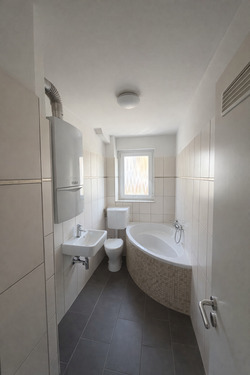 Badezimmer Neu.png - 3 Zimmer Etagenwohnung in Wuppertal