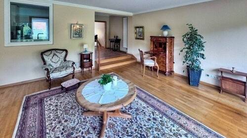 Wohnzimmer im Anbau - 5 Zimmer Reihenmittelhaus zum Kaufen in Flensburg