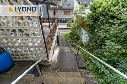 Treppe vom Garten nach unten - 