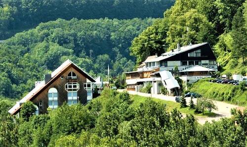 hoehenblick +bearbeitet - Gelegenheit! Hotel in bester Aussichtslage, Grundstück ca. 11.340 m², ca. 80 Kfz-Stellplätze.