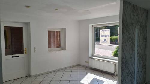 Blick zum Eingangsbereich - 