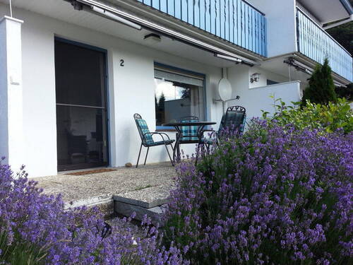 Lavendel umsäumt die Terrasse - 