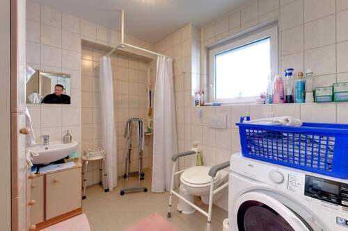 Seniorengerechtes Bad mit ebenerdiger Dusche - Etagenwohnung mit 61,40 m² in Neckartenzlingen zum Kaufen