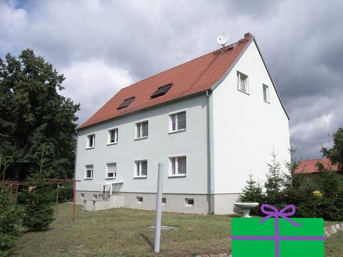 Hausansicht, etwas älteres Bild - aber bei schönem Wetter :) - 3 Zimmer Etagenwohnung zum Kaufen in Spreetal