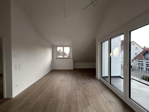 Wohnzimmer - 2 Zimmer Etagenwohnung zur Miete in Gundelsheim / Höchstberg