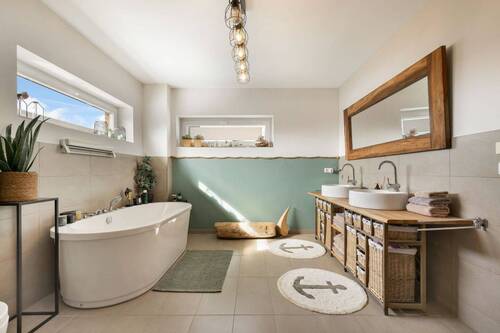 Master-Badezimmer mit Wanne - 