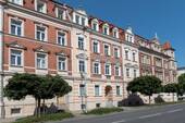 Außenansicht - 5-Raum-Wohnung mit Tiefgaragenstellplatz und traumhaftem Blick