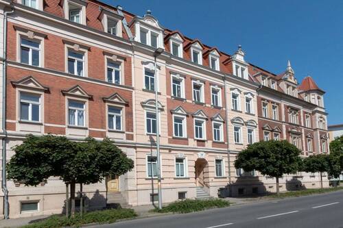Außenansicht - 5-Raum-Wohnung mit Tiefgaragenstellplatz und traumhaftem Blick