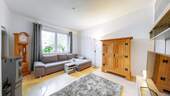 Wohnzimmer im Erdgeschoss - 6 Zimmer Doppelhaushälfte zum Kaufen in Münster
