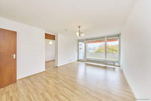 Heller Wohnbereich - Renovierungsbedürftige 2-Zimmer-Wohnung im 5. OG mit Lift & Balkon in Neuperlach!