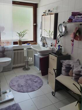 Geräumiges Tageslichtbad - 