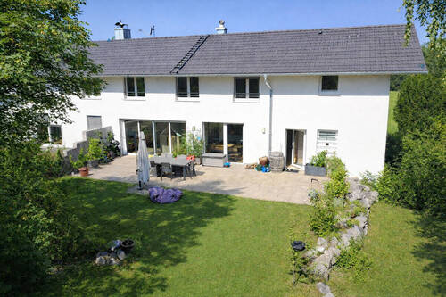 Hausansicht - Wohnen im Grünen - Modernes, neuwertiges Traumhaus in Mitten der Natur!
