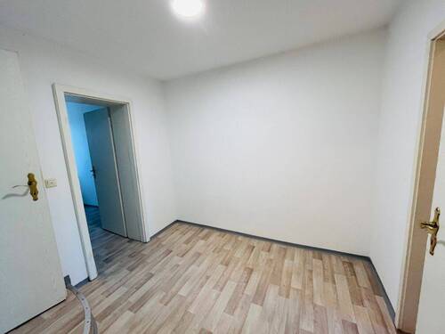 Flur - Etagenwohnung mit 77,00 m² in Grimma zur Miete