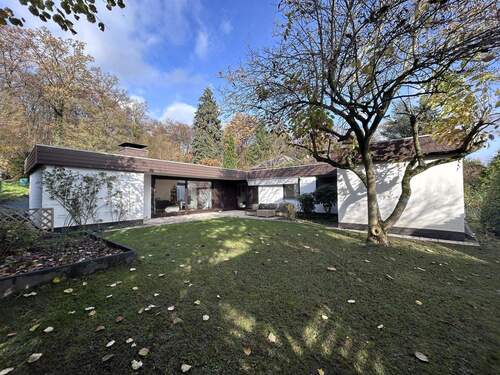 Gartenansicht - Ideales Familienidyll in Ahnatal: Bungalow in ruhiger Randlage mit großem Garten und sicherem Außengelände!