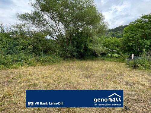 Bild 1 - Wolzhausen: Sonniges Grundstück mit aufstehendem Carport