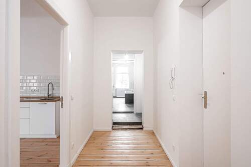 WE22 Flur Blick nach hinten - 