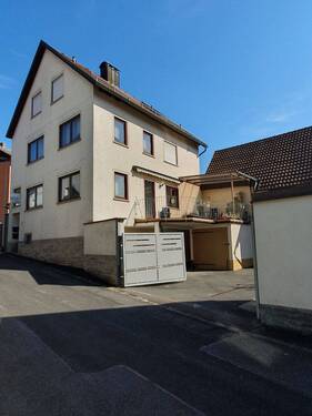 Hier wohnen Sie unhd Ihre Familie gut - Geräumiges und sehr gepflegtes 2-Fam. Haus mit üppigem Nebengebäudeplatz