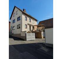 Geräumiges und sehr gepflegtes 2-Fam. Haus mit üppigem Nebengebäudeplatz - Leinach