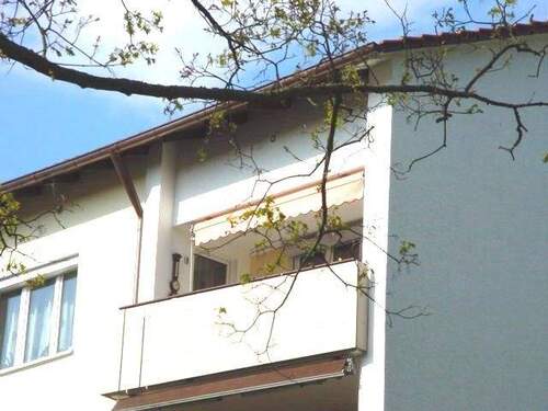 Südbalkon mit Markise - Behagliche 4-ZIMMER-WOHNUNG mit Erbbaurecht, derzeit vermietet, mit 2 Balkonen und Blick ins Grüne in STUTTGART-WEILI...