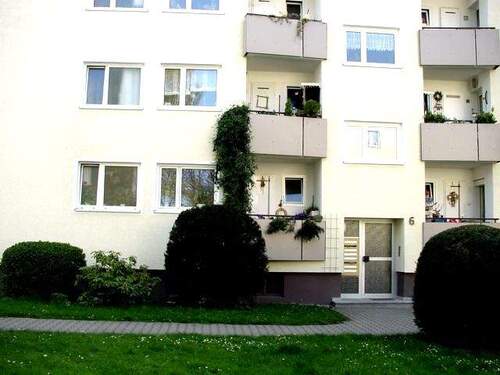 Eingangsseite-Küchenbalkone - Etagenwohnung mit 93,00 m&sup2; in Stuttgart (-Bergheim) zum Kaufen