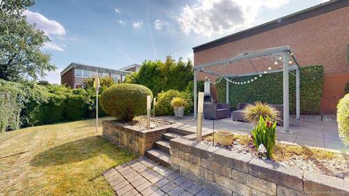 Zweite Terrasse mit Grillecke und Gartenblick - 6 Zimmer Einfamilienhaus in Hamm