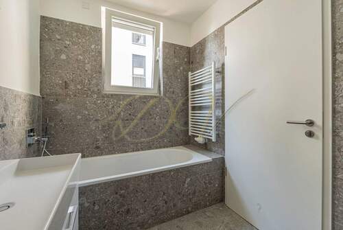 Bad mit Wanne - 