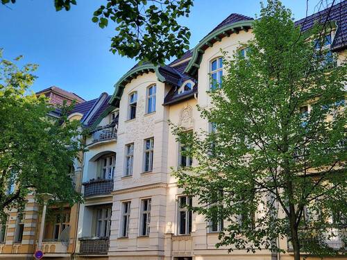Hausansicht - 2 Zimmer Etagenwohnung zum Kaufen in Potsdam