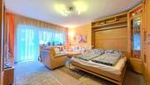 Wohnbereich mit aufgeb. Schrankbett - 