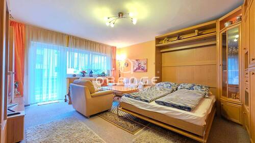 Wohnbereich mit aufgeb. Schrankbett - 