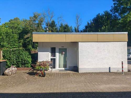 Bungalow - 1 Zimmer Mehrfamilienhaus, Wohnhaus in Köln / Rath/Heumar