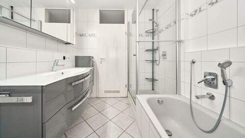 Frische am Morgen, Erholung am Abend Ihr komfortables Vollbad - Etagenwohnung mit 85,00 m&sup2; in Waiblingen / Hohenacker zum Kaufen