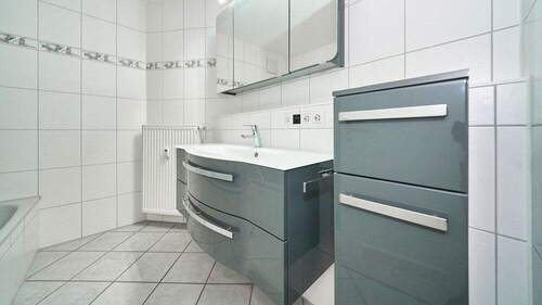 bestens ausgestattet Stauraumwunder im Bad - 