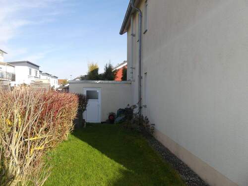 Geräteraum mit Ausgang in den Garten - 