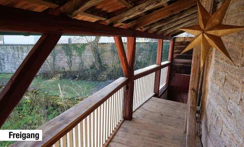 gemütlicher Balkon zur Hofseite - 