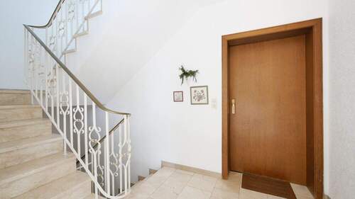 das Treppenhaus - 7 Zimmer Mehrfamilienhaus, Wohnhaus in Paderborn
