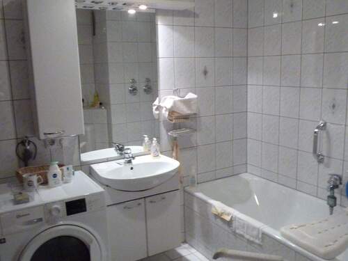 Badezimmer (2).JPG - Etagenwohnung mit 68,80 m² in Kempten (Allgäu) zum Kaufen