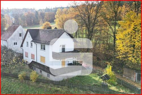 Luftbild - Ein Haus mit viel Platz! - 110.000,00 EUR Kaufpreis, ca.  158,00 m² Wohnfläche