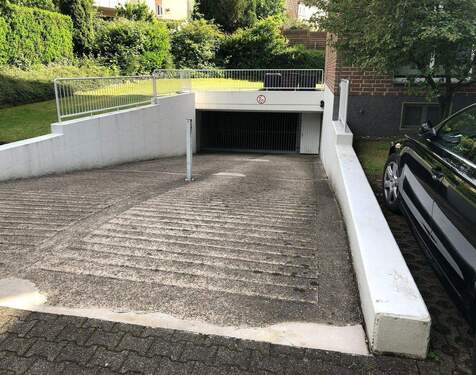 Tiefgaragenzufahrt - 