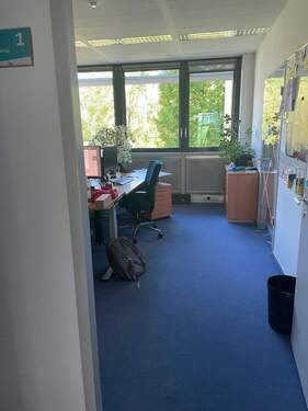 Bild 1 - Zentrale Berlin-West: Unmöblierter Büroraum 1, sofort verfügbar, WLAN & Küche