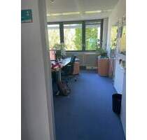 Zentrale Berlin-West: Unmöblierter Büroraum 1, sofort verfügbar, WLAN & Küche