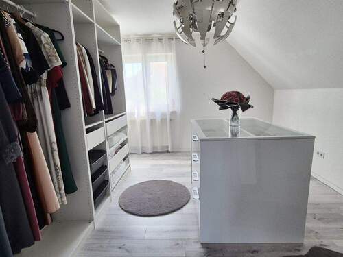 Kinderzimmer II DG, derzeit als Ankleide genutzt - 