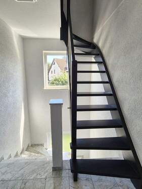 Holztreppe ins 2. DG - 