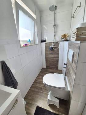 Tageslichtbad mit bodengleicher Dusche EG - 