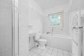 BADEZIMMER MIT TAGESLICHT - 